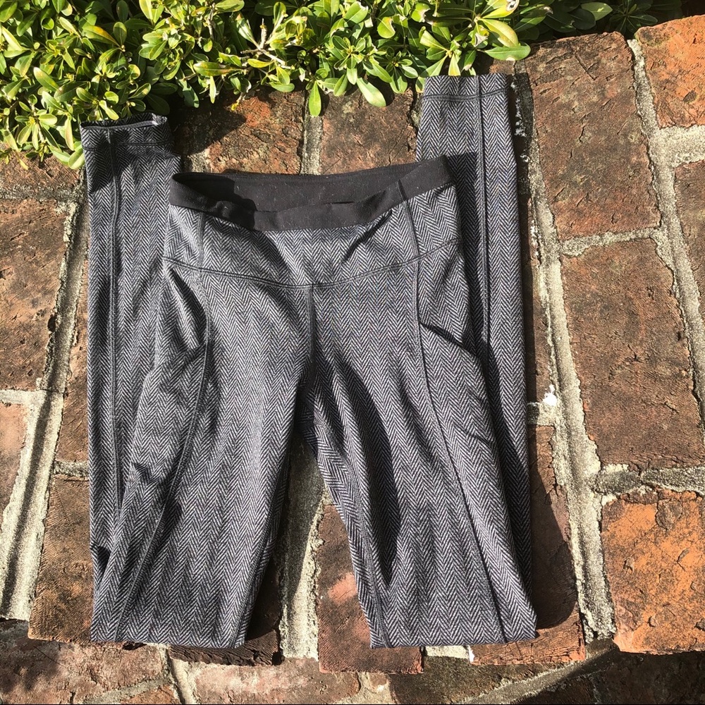 Lululemon black/white herringbone leggings size 2
